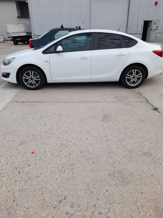 Opel Astra j automată