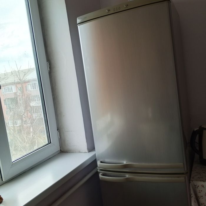 Холодильник Samsung