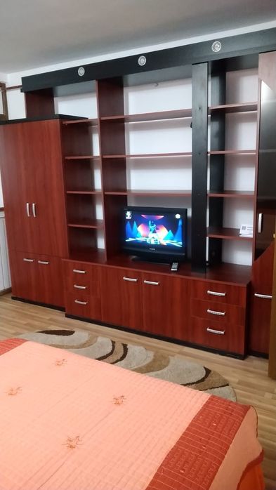 Închiriez garsoniera