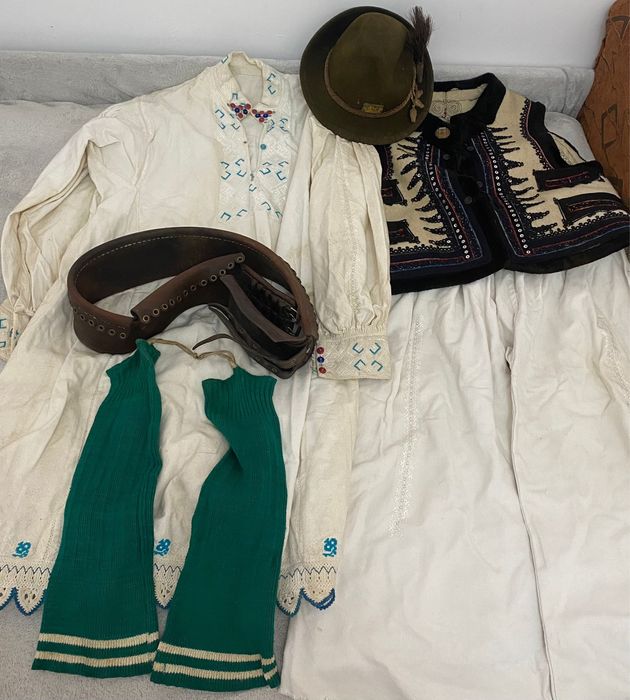 Vând Costum barbatesc