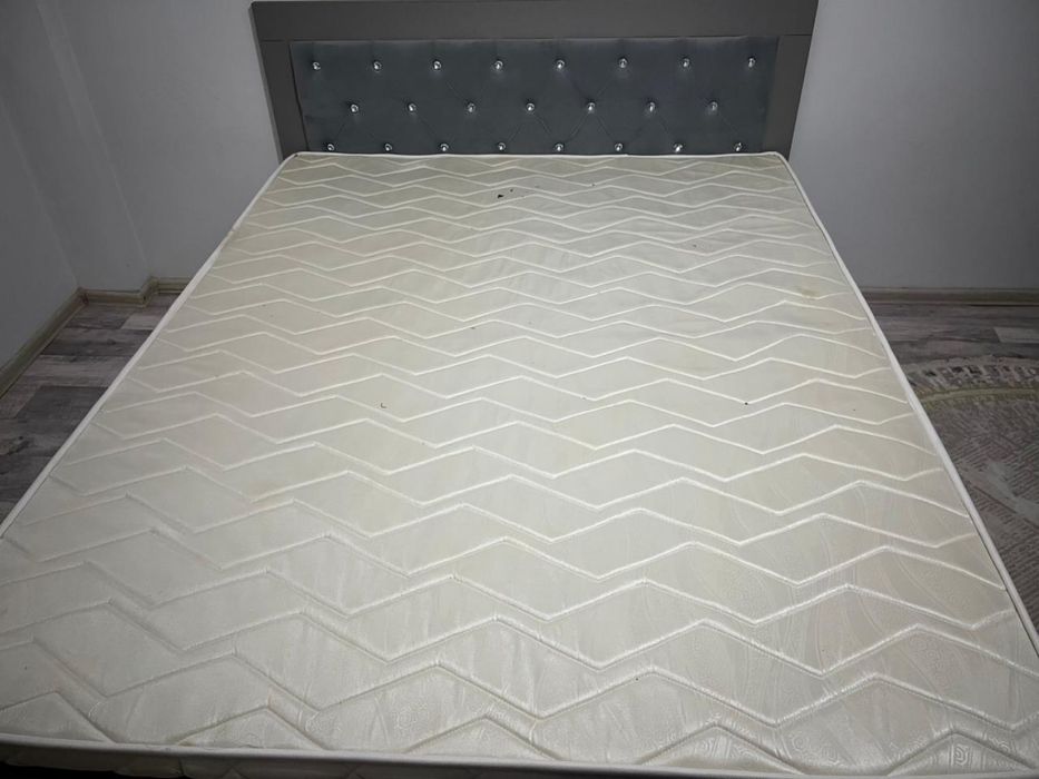 Спальный диван(2 м х 1,60 м)