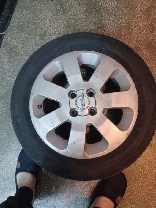 Vând,  jante aliaj Opel  4 x100. cu anvelope  aproape noi 4 bucăți.