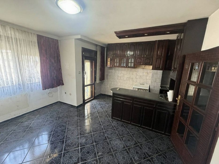 Продава се Тристаен апартамент в Пловдив, Мараша - 96 кв.м за 1875 €/кв.м - Снимка #1