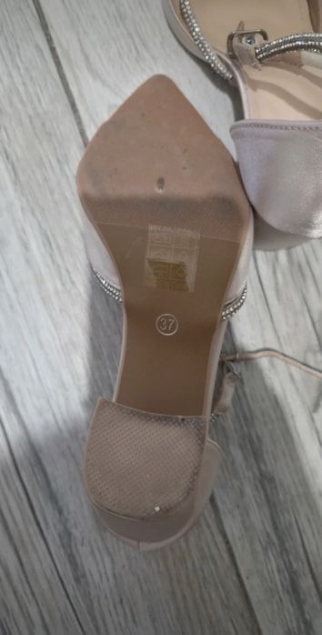 Pantofi cu toc, 37