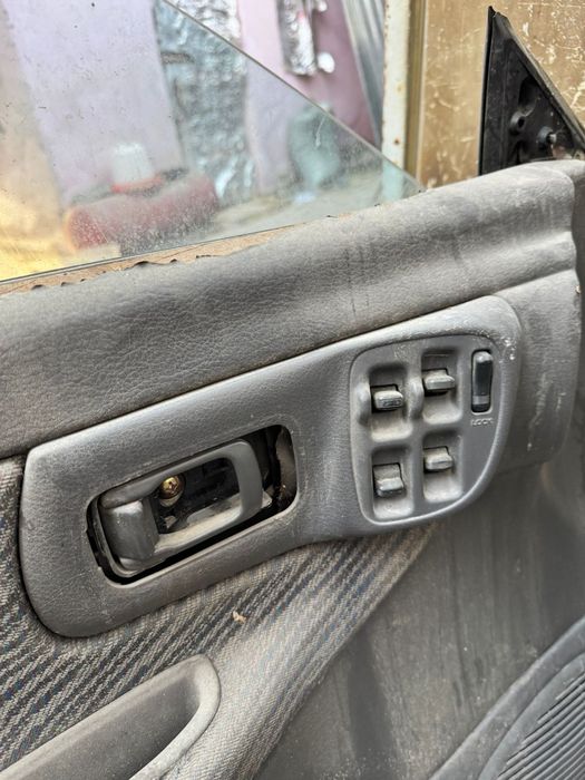 Двери  на Subaru Impreza