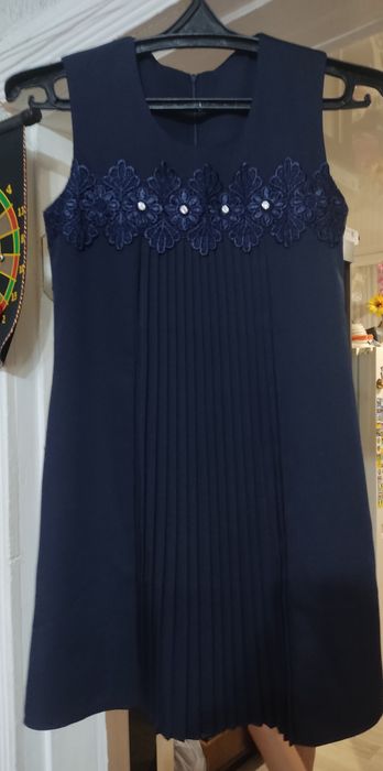 Продам школьную форму для девочки.