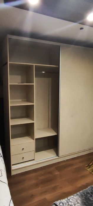 Шкаф-купе в хорошем состоянии