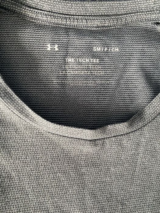 Tricou sport under armour de culoare gri