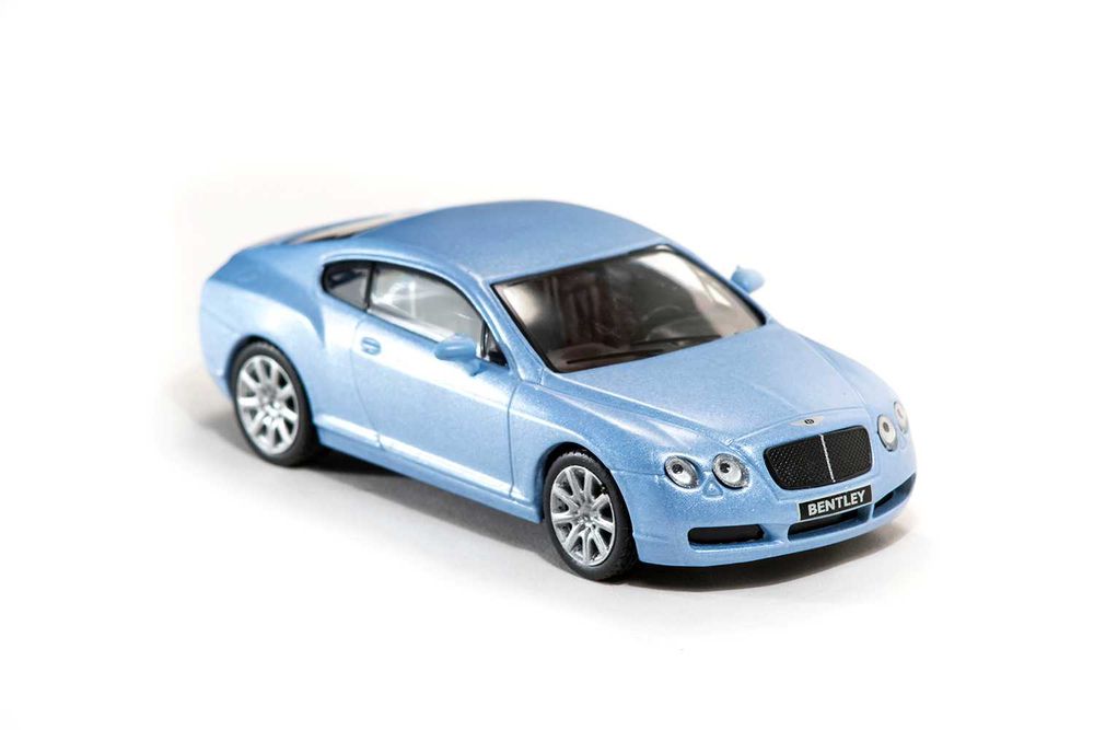 Продам 5 игрушечных машинок, иномарок, б.у. состояние разное