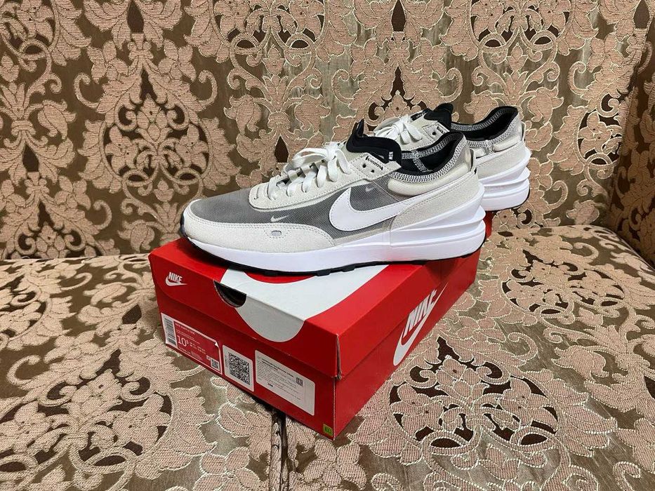 Кроссовки Nike Waffle One. Размер 10.5. Оригинал США. Новые.