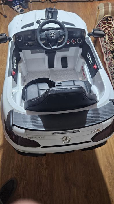 Vând mașinuță electrică pentru copii.