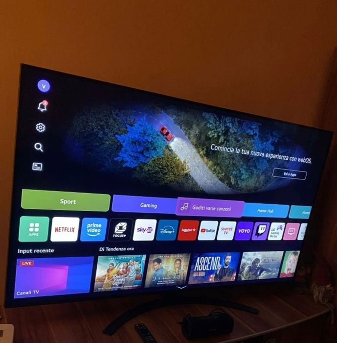 Vând Smart tv LG 65 Inchi