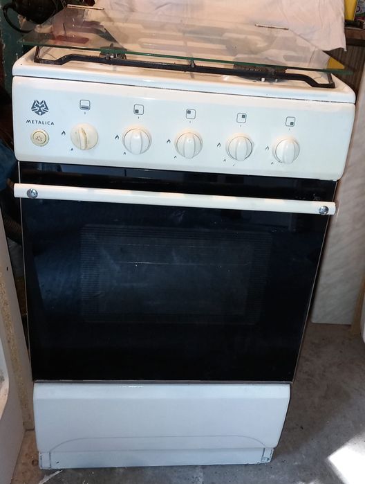 Vand aragaz cu patru ochiuri