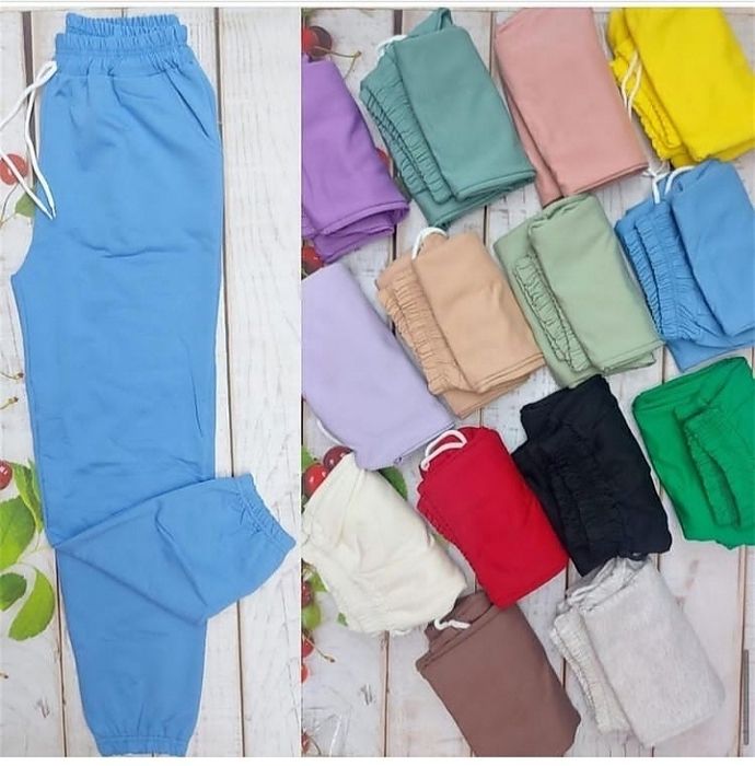 Спортивные штаны.