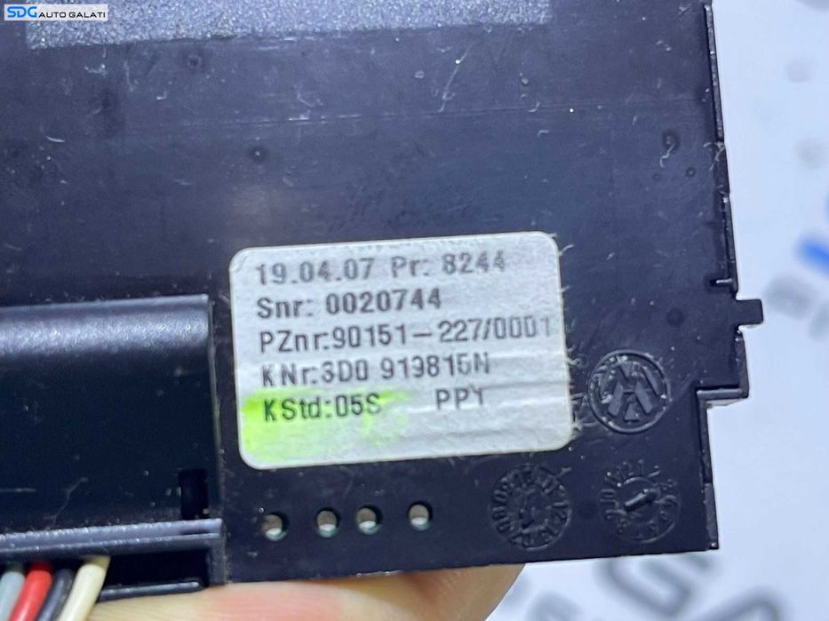 Buton Gura Grila Aer Aerisire Ventilatie Cotiera Stanga Spate Volkswagen Phaeton 2002 - 2010 Cod 3D0919815N