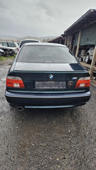 BMW E39 - 520i на части
