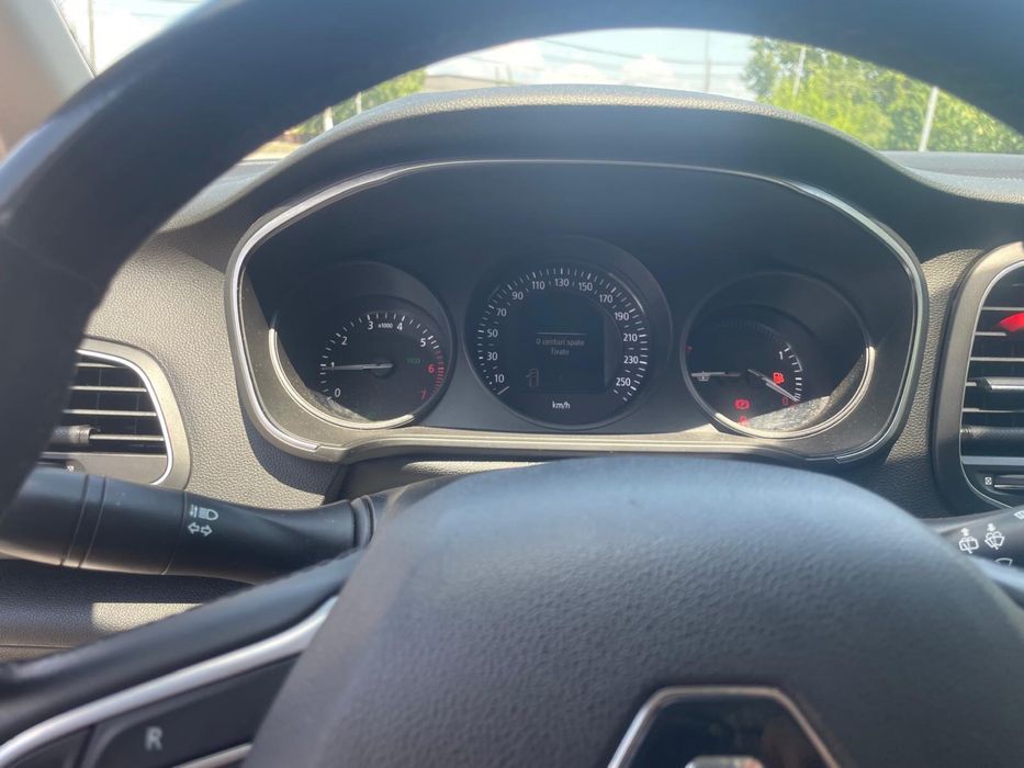 Vând Renault megane 4