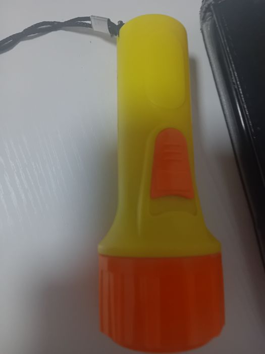 Фонарик пластиковый