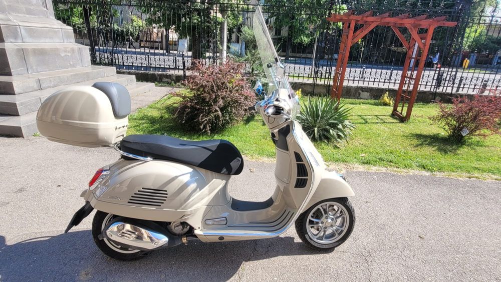 Vespa 310 GTS.       .