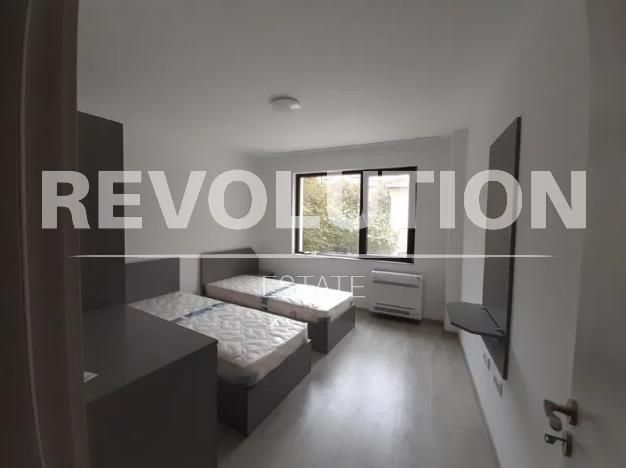 Дава се под наем Тристаен апартамент в Варна, Център - 100 кв.м за 600 € - Снимка #2