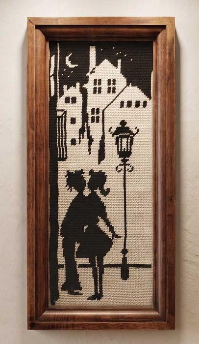Tablou Goblen Înramat – Motiv Romantic Nocturn, Ramă Lemn Masiv (33 x 15.5 cm)