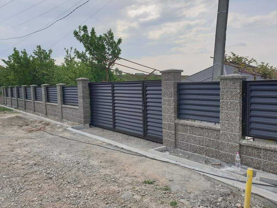 Garduri din sipca metalica, panouri stil jaluzele, tabla, plasa si BCA