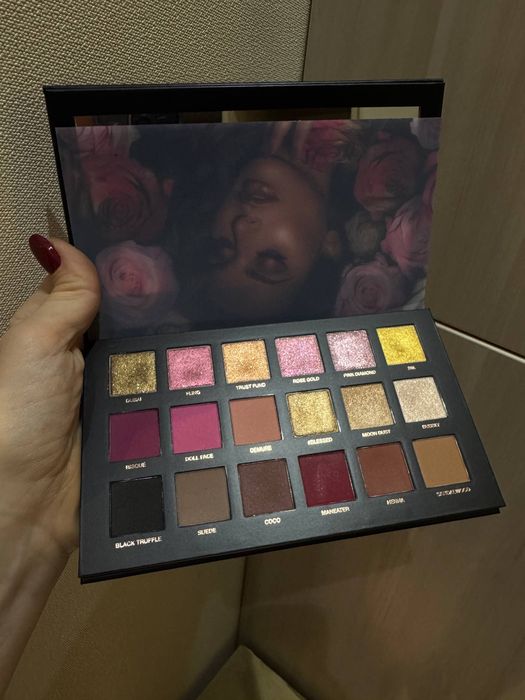 Тени для глаз Huda beauty