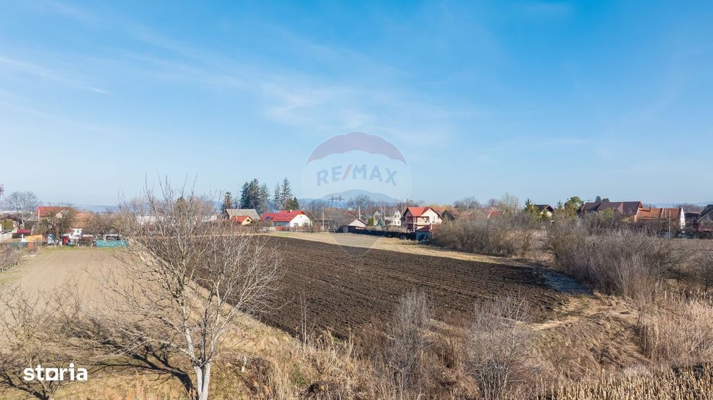 Teren intravilan 9.000 mp pentru dezvoltare rezidențială sau mixtă