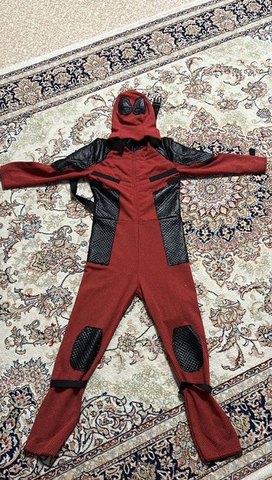 Продам карнавальный костюм дедпул