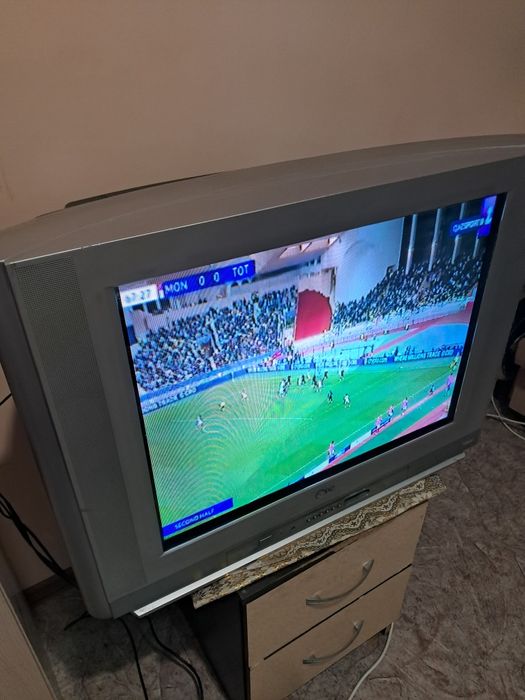 Телевизор LG  продам срочно.