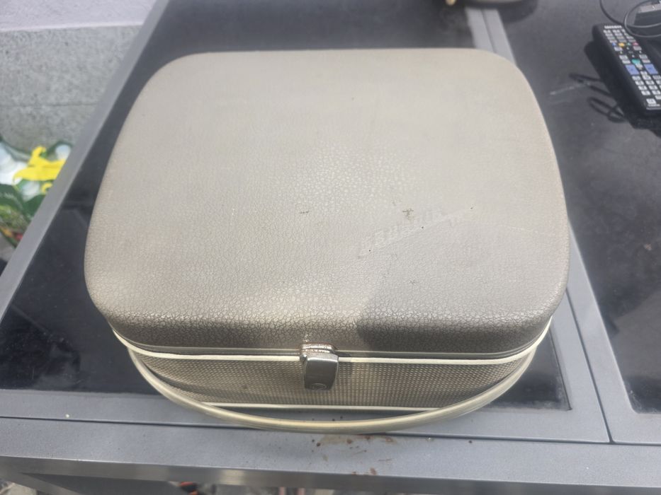 Vand magnetofon marca Grundig