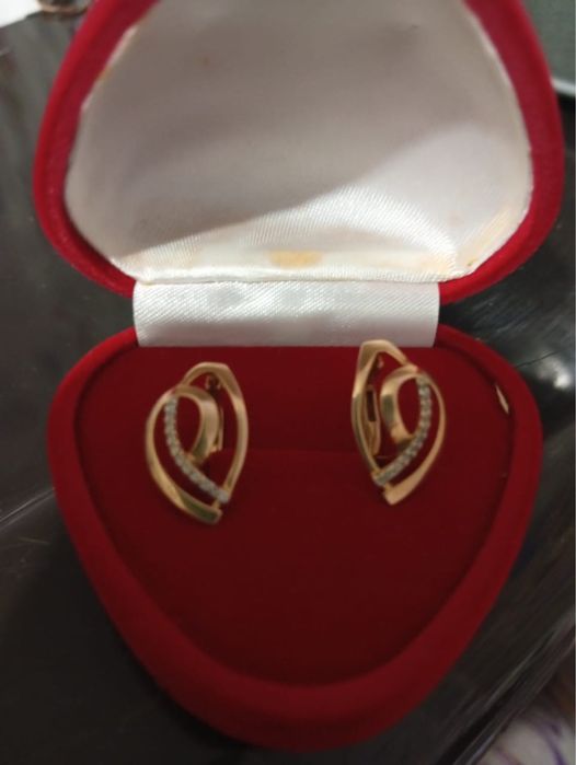 Продам серьги золотые