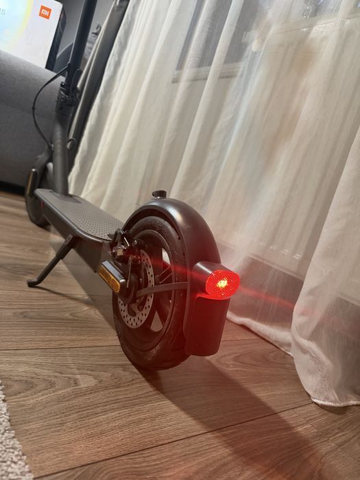 Xiaomi Mi Electric Scooter 1S – aproape nouă – cu accesorii + cutie