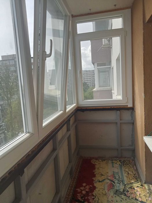Închiriez apartament3 camere Apusului sector6 la etajul 6/10, nemobilat
