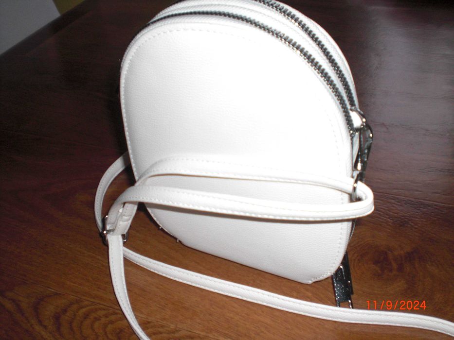 бяла кожена чанта