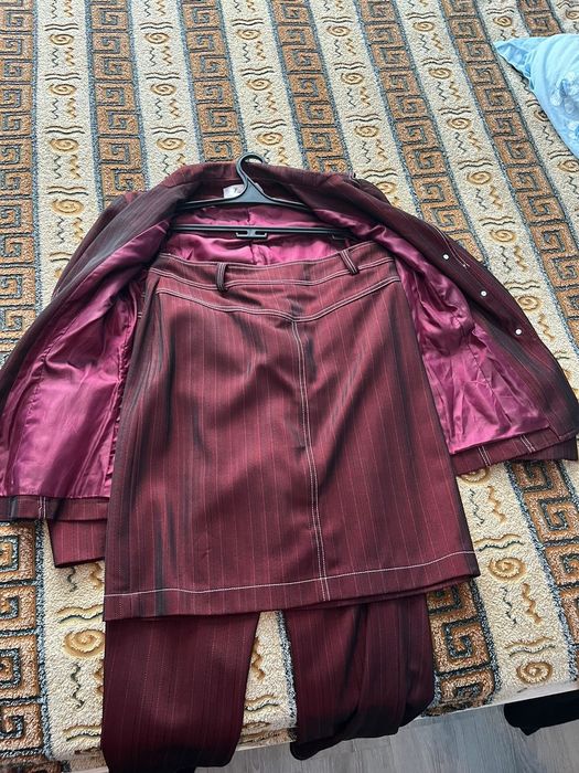 Продам костюм тройка