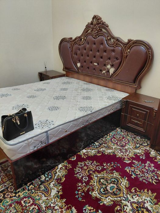 Продаётся  спальный  гарнитур