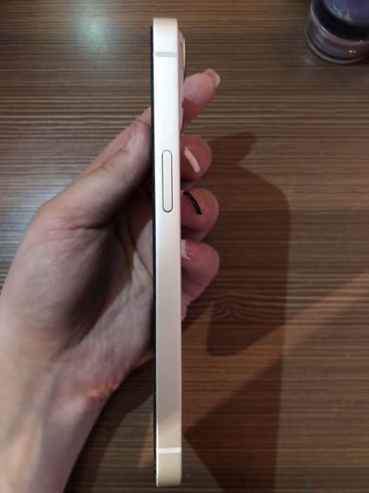 Срочно продам Айфон 13