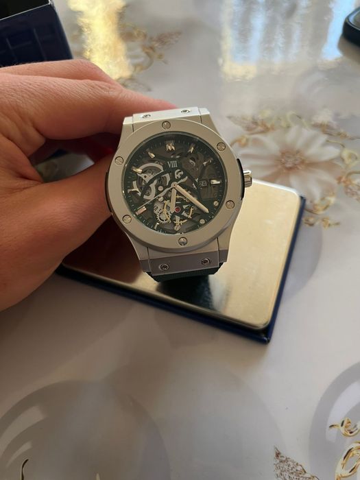 Продаю Кварцевые Часы Qzen02507 нержавеющая сталь . В стиле Hublot
