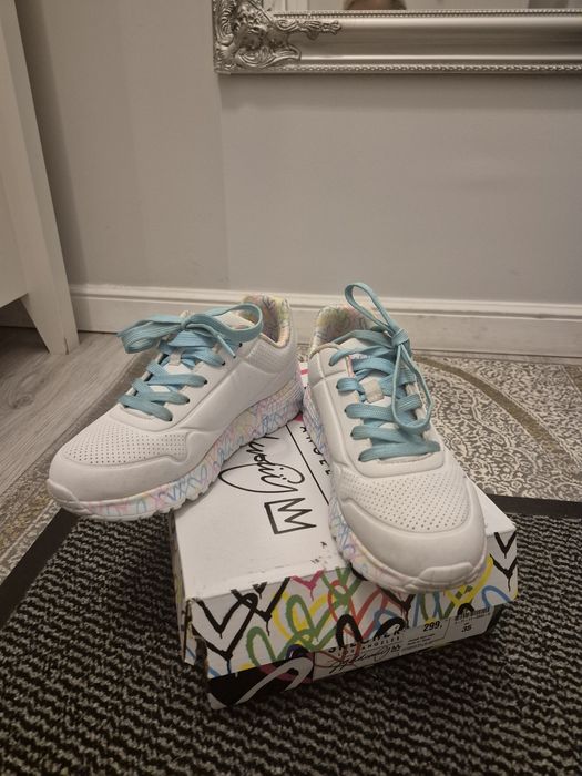 Adidasi Sketchers 35 albi superbi fetite plus adidasi Sinsay 35e