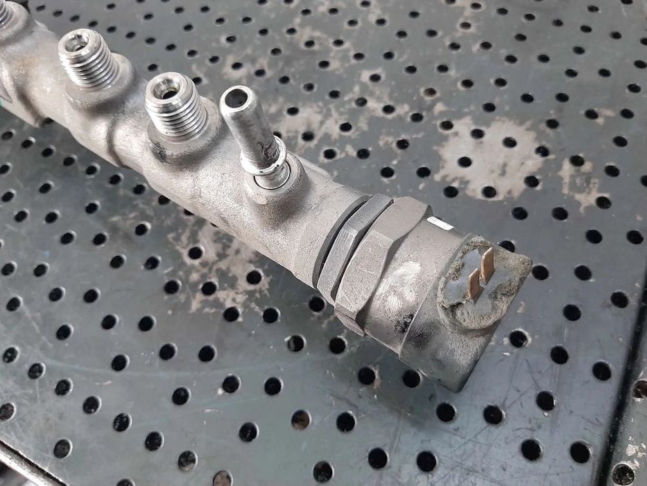 rampa injectoare 2.0 d bmw seria 55 f10 f11  bmw seria 2 f45 f46  x1 f48  x2 f39 f30 f31 0445214315