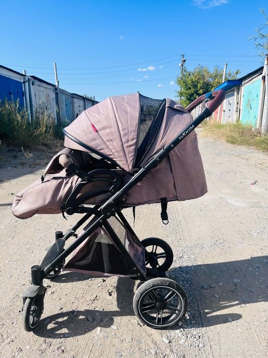 Продам коляску демисезонную Teknum