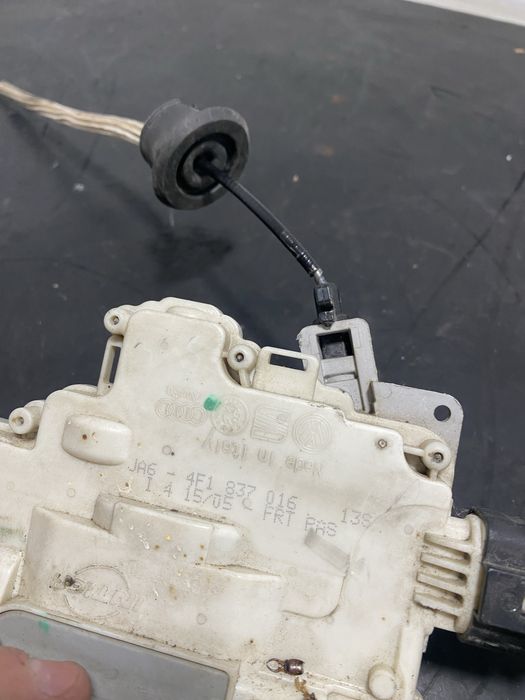 Broasca usa dreapta fata Audi A3 8P A6 C6 A4 B7 4F1837016