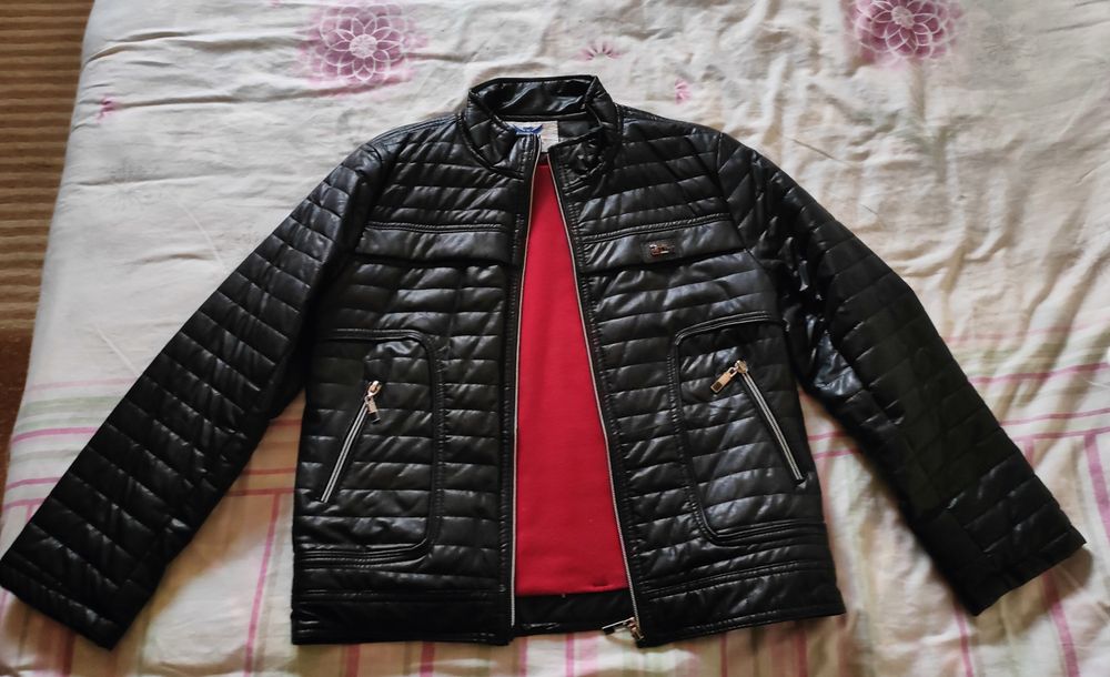 Куртка коженная для мальчика на 9-10 лет