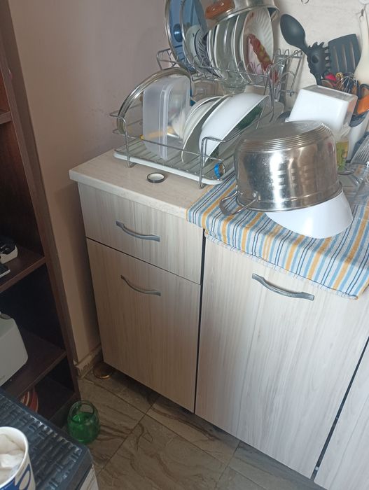 Продавам цялостно обзаведена кухня