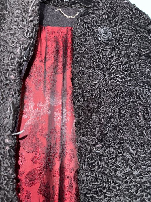 Шуба каракуль стильная