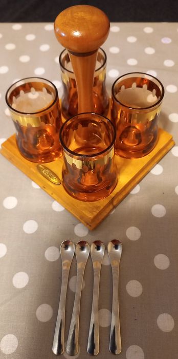 Комплект за подправки, сухи и сосове, луксозен на поставка с лъжички