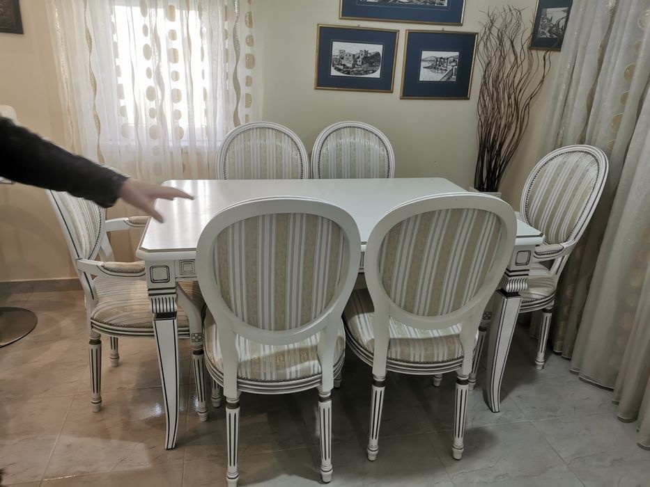 Трапезна маса и столове