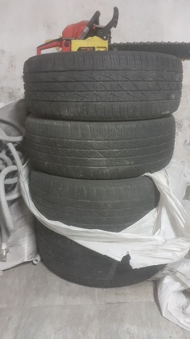 Резина на автомобиль.