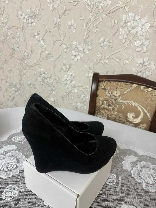 Продам женскую обувь